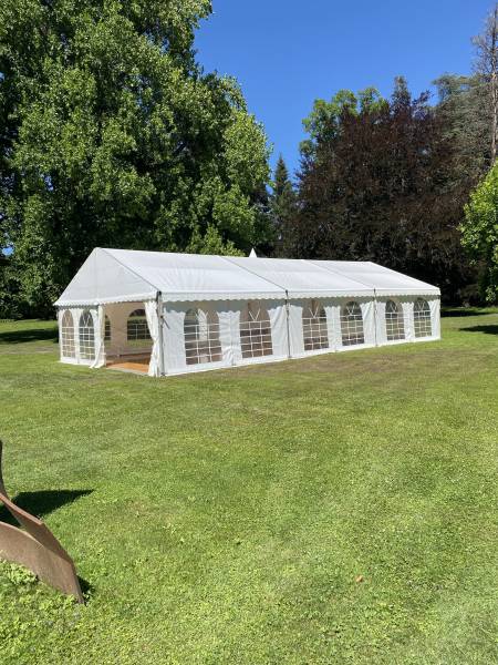Location d’un chapiteau modulable 8x15m avec travées de 5 mètres pour 120 personnes assise à Grenoble et en région Rhône-Alpes