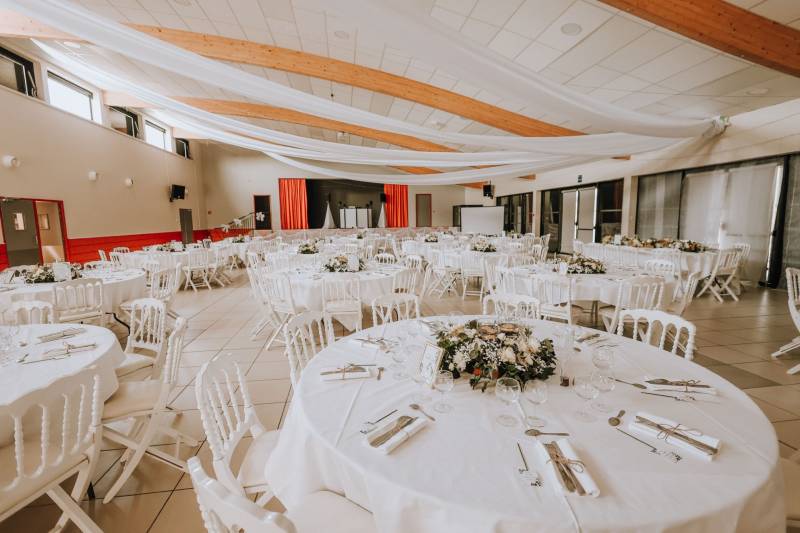 Location de tables rondes pour 8 à 10 personnes ou 10 à 12 personnes à Grenoble et en région Rhône-Alpes