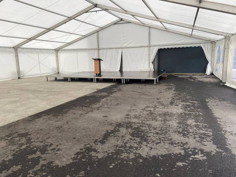 Location de podium par module de 2x1 mètre à Grenoble et dans toute la région Rhône-Alpes