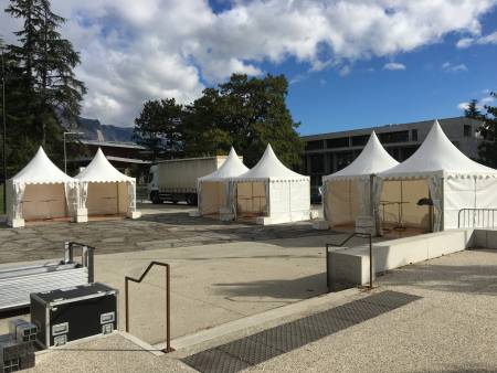 Notre zone d'activité pour ce service Location de mange debout avec housse pour cocktail ou inauguration en 2026, parfait pour espace networking ou zone buffet