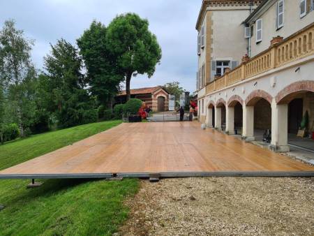 Notre zone d'activité pour ce service Location de podium modulaire pour discours ou animation sur scène, montage rapide, hauteur ajustable et sécurité renforcée