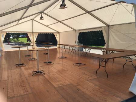 Notre zone d'activité pour ce service Location de table rectangulaire en bois pour un dîner de réception privée, mobilier élégant et solide pour tous styles de repas